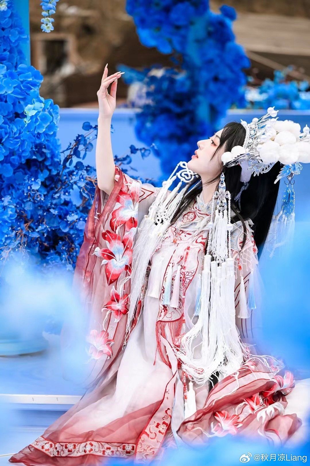 Summer Fashion in Hanfu Style:10-Year-Old Girls Fairy-Like Attire Summer Fashion in Hanfu Style:10-Year-Old Girls Fairy-Like Attire