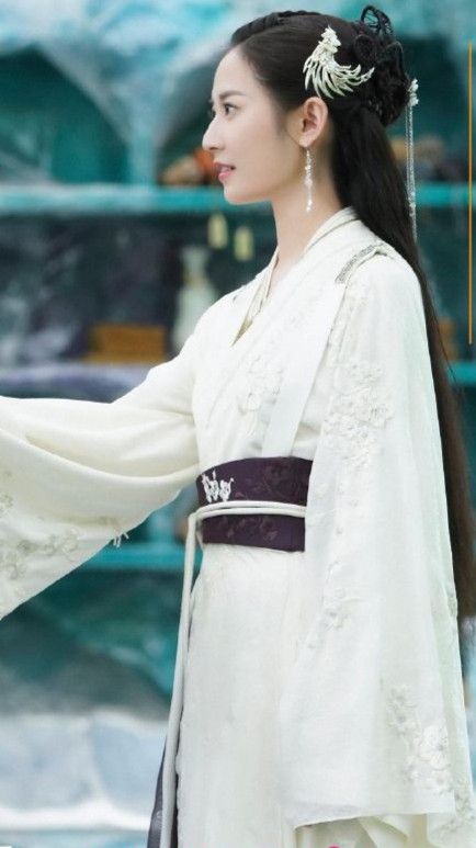 The Enchantment of Hanfu:The Far-Off Mountain in a Slate-Gray Shade The Enchantment of Hanfu:The Far-Off Mountain in a Slate-Gray Shade