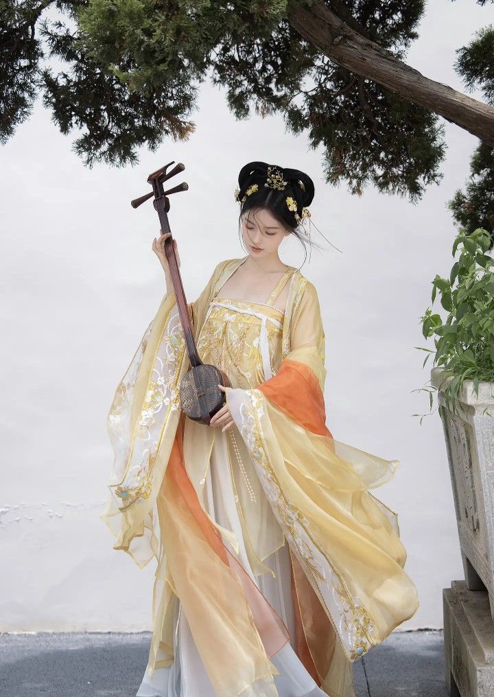 The Splendor of Red Hanfu:Celebrating the Lunar New Year with Traditional Elegance The Splendor of Red Hanfu:Celebrating the Lunar New Year with Traditional Elegance