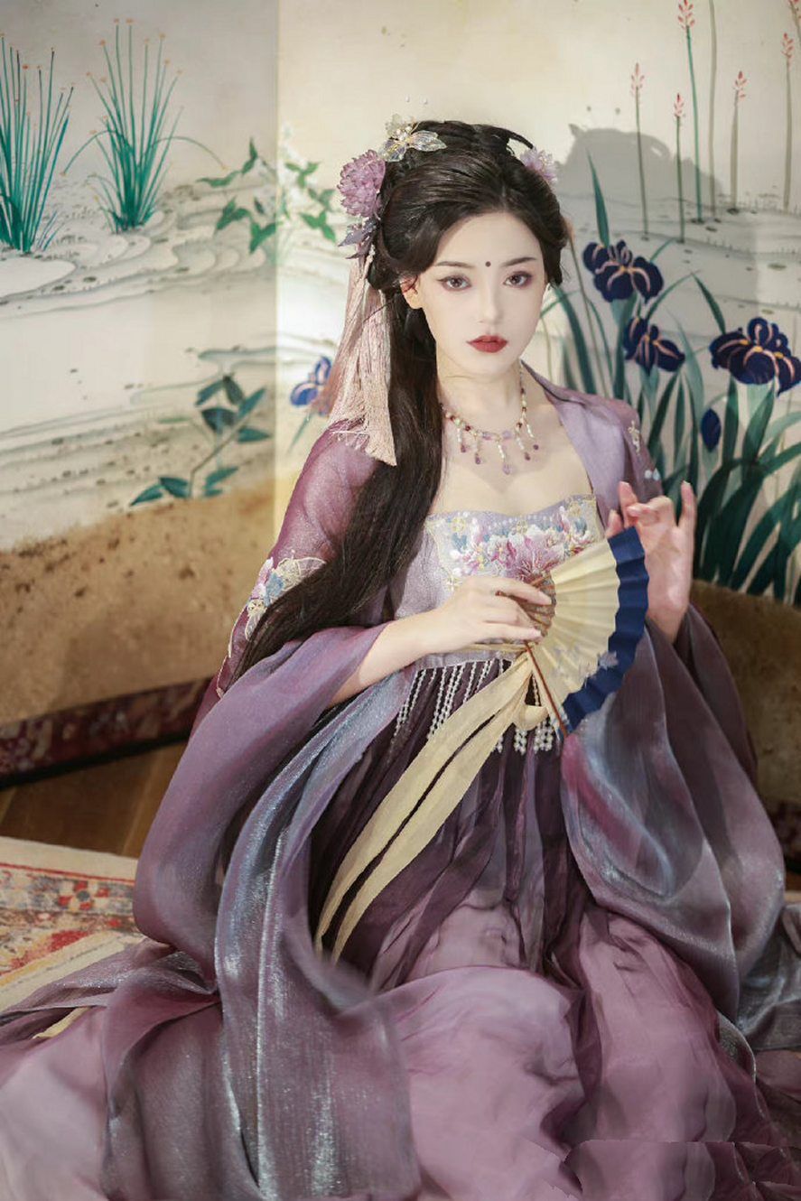 Original Hanfu Fashion:A Journey into the Dawn of Traditional Chinese Elegance Original Hanfu Fashion:A Journey into the Dawn of Traditional Chinese Elegance