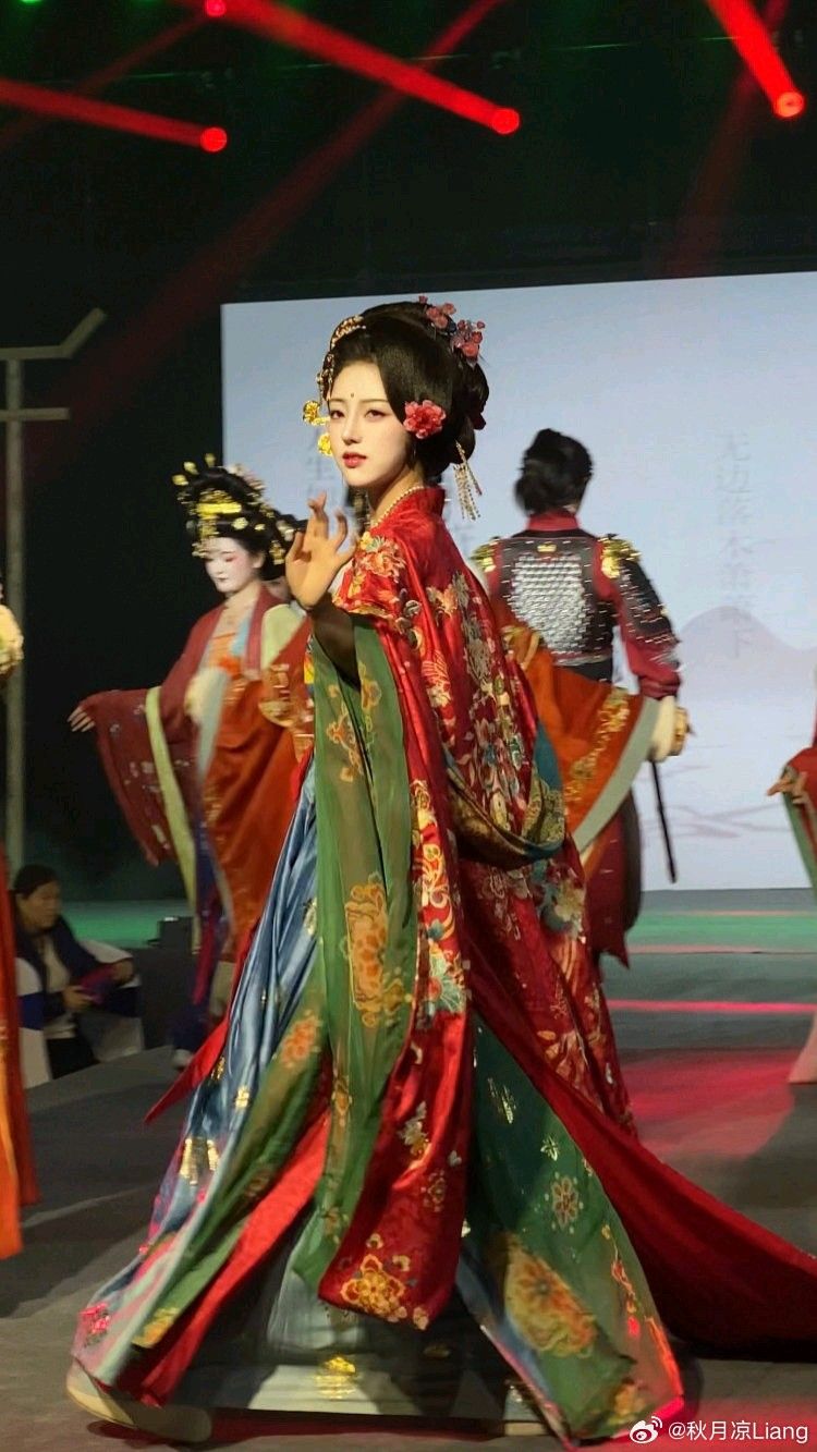 Elegance Exuded in Cheongsam Shoes Elegance Exuded in Cheongsam Shoes