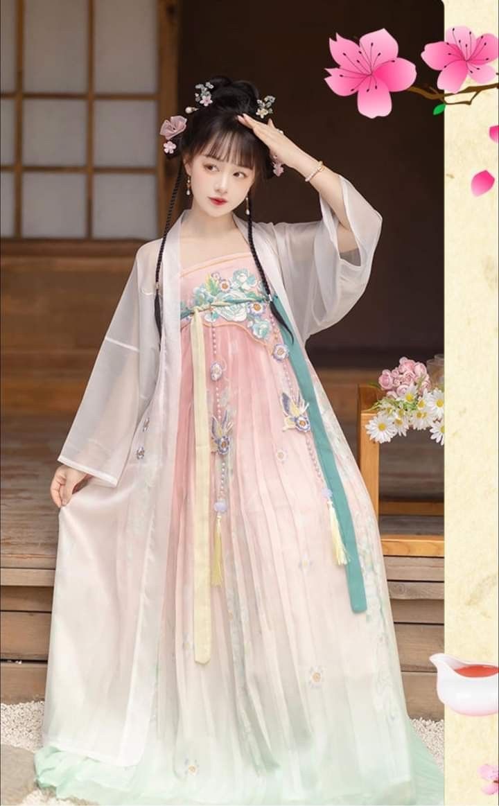 The Dominating Power of Hanfu at Age 12 The Dominating Power of Hanfu at Age 12