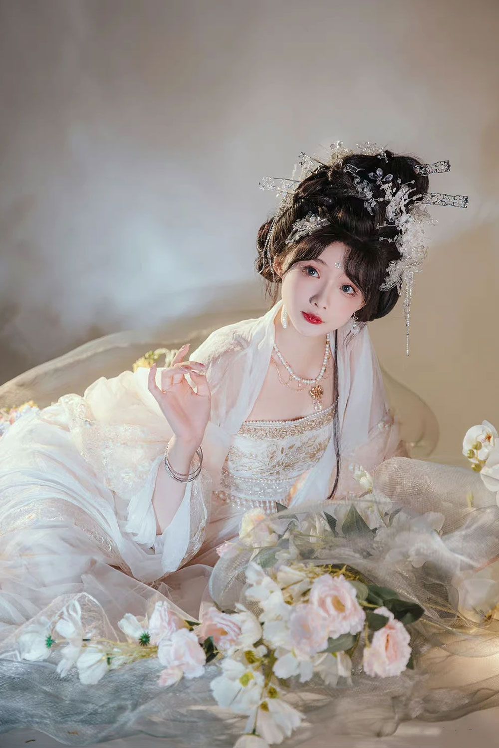 The Rise of Neo-Chinese Cheongsam:The Revival of the Qipao in Modern Times The Rise of Neo-Chinese Cheongsam:The Revival of the Qipao in Modern Times