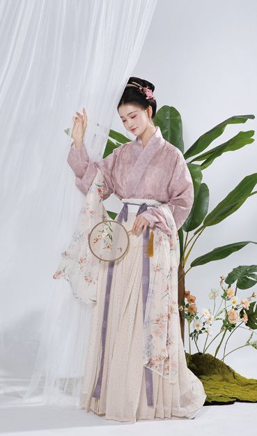 Plus-Size Cheongsam:Vintage Style for a Belly-Friendly Fit during the Republic Era Plus-Size Cheongsam:Vintage Style for a Belly-Friendly Fit during the Republic Era