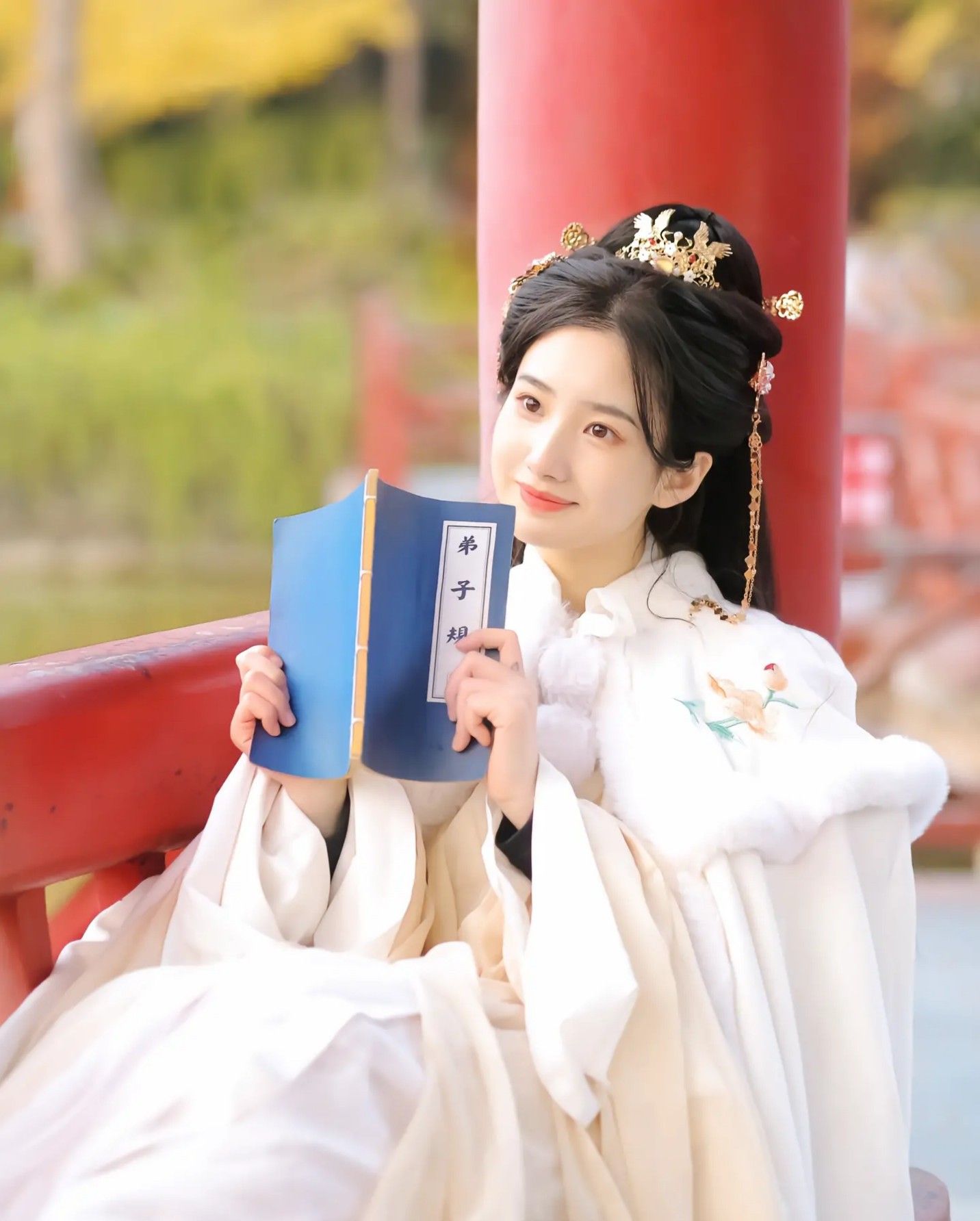 Blooming in Traditional Splendor:The Revival of Hanfu,the Chinese Traditional Clothing Blooming in Traditional Splendor:The Revival of Hanfu,the Chinese Traditional Clothing