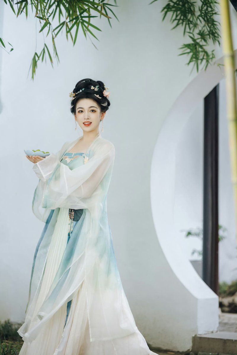 Flash Sale on Silk Qipao with Discount on Authentic Mulberry Silk Material Flash Sale on Silk Qipao with Discount on Authentic Mulberry Silk Material
