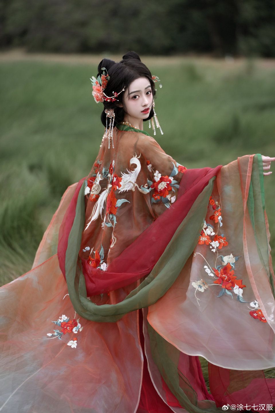 The Imperial Child:A Journey into the World of Hanfu Queens for Children The Imperial Child:A Journey into the World of Hanfu Queens for Children