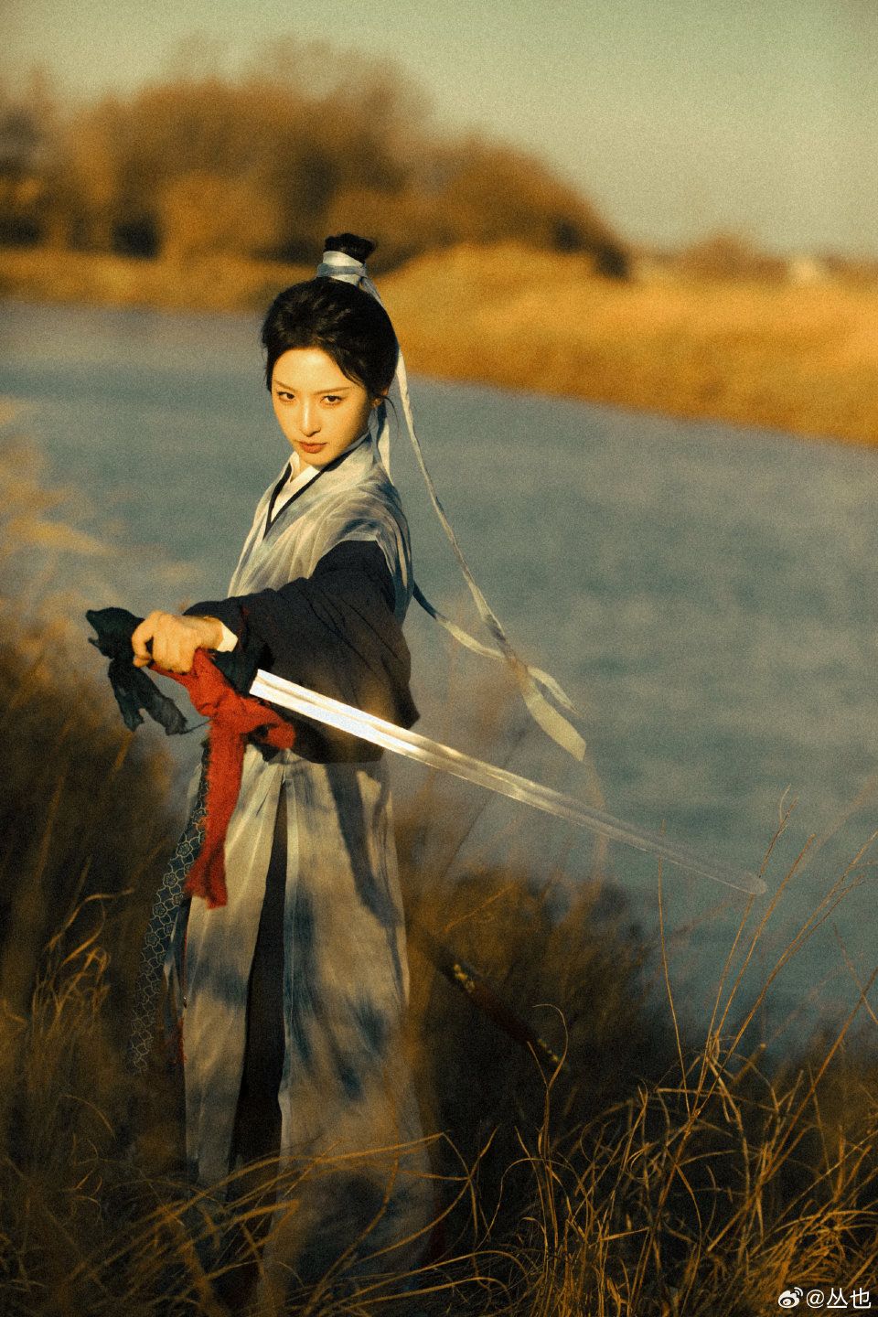 A Purplish Hanfu Costume:The Enchantment of a Young Girl A Purplish Hanfu Costume:The Enchantment of a Young Girl