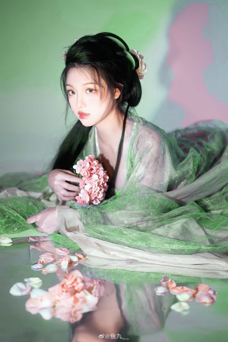Green Hanfu Shoes for Children:A Glance into the Traditional Elegance of Chinese Cultural Fashion Green Hanfu Shoes for Children:A Glance into the Traditional Elegance of Chinese Cultural Fashion