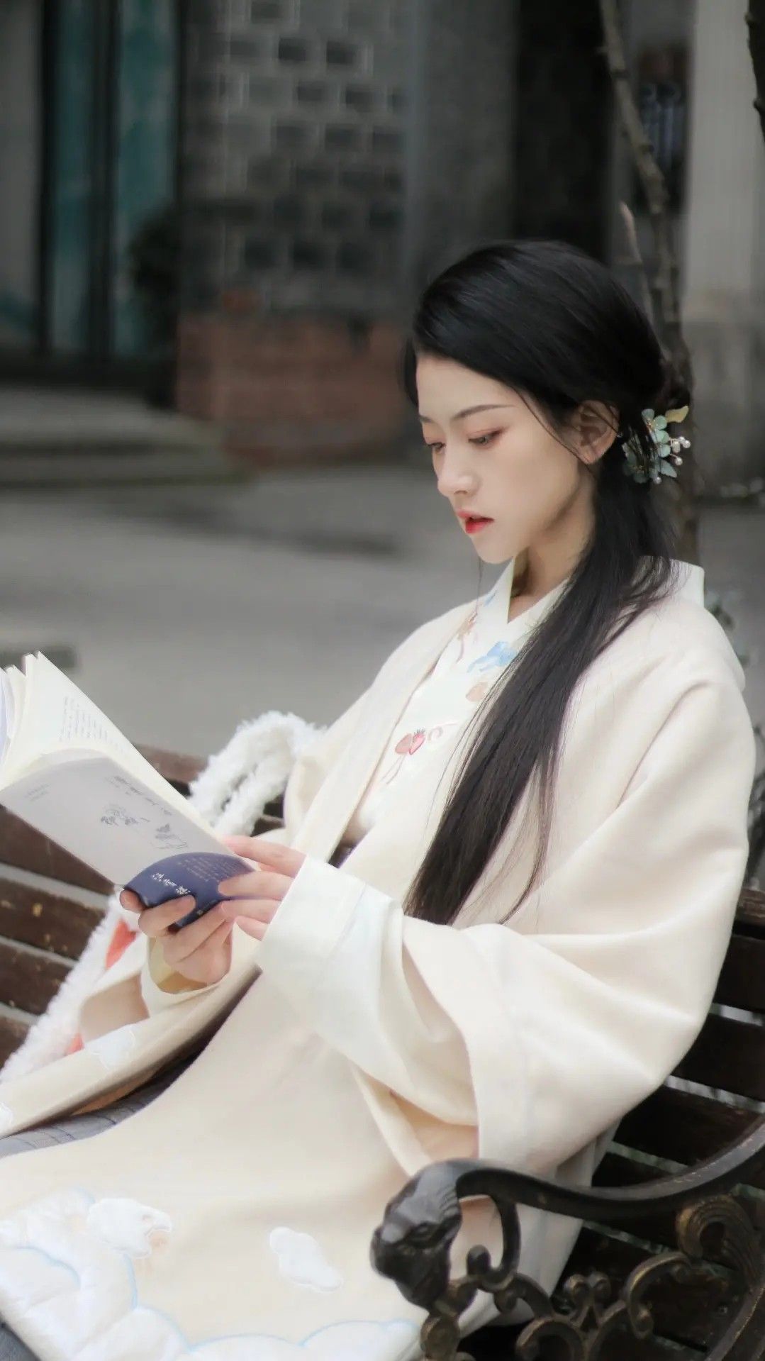 A 5-Year-Old Girls Journey into Traditional Chinese Clothing:Her Hanfu Skirt Journey A 5-Year-Old Girls Journey into Traditional Chinese Clothing:Her Hanfu Skirt Journey