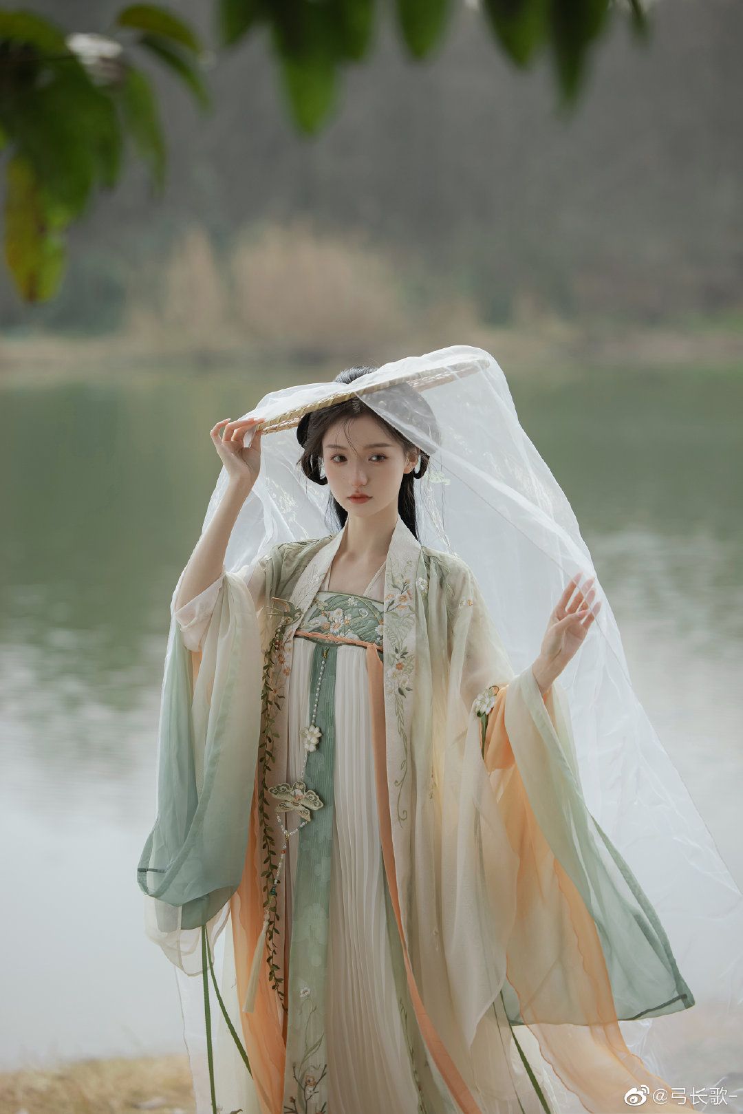 The Evolution of Girls Performance Fashion:The Charm of Hanfu Traditional Chinese Dress The Evolution of Girls Performance Fashion:The Charm of Hanfu Traditional Chinese Dress