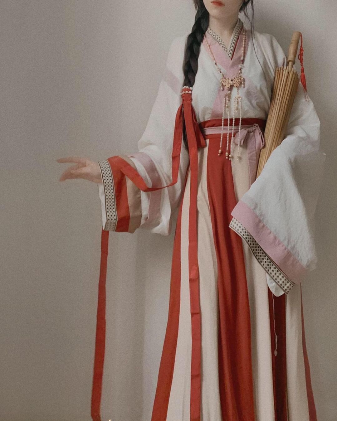 Dajis Hanfu and the Otherworldly Flower:A Tale of Ancient Beauty and Blooming Transcendence Dajis Hanfu and the Otherworldly Flower:A Tale of Ancient Beauty and Blooming Transcendence