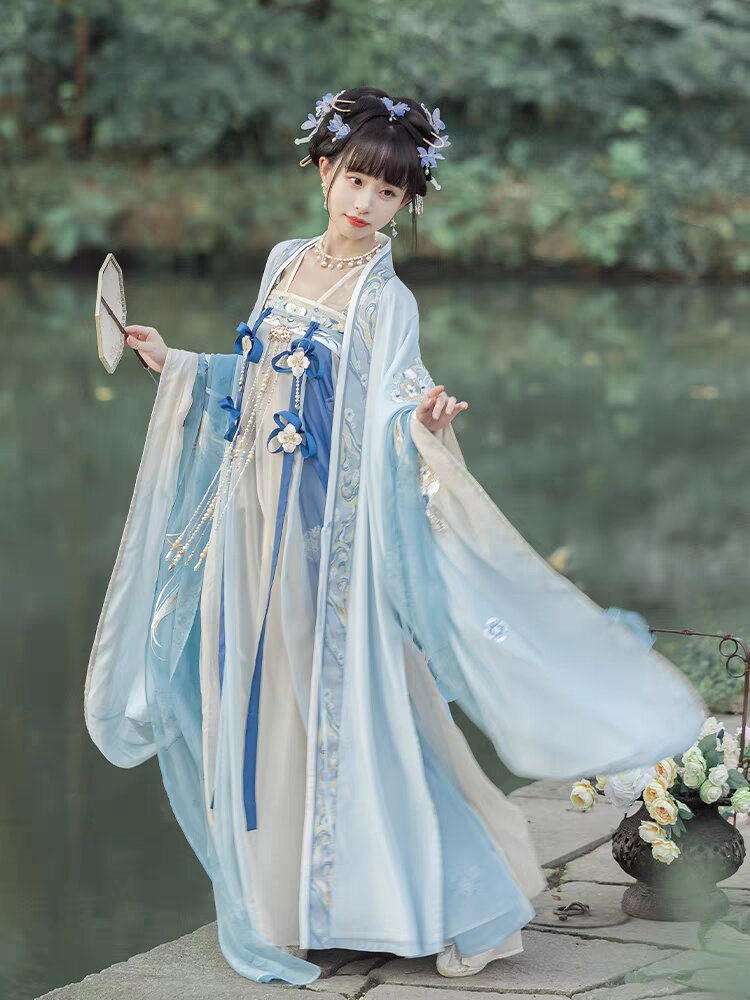The Rise of the Hanfu Shirts:The Enchanting Fashion of the Modern Han女装衬衫 The Rise of the Hanfu Shirts:The Enchanting Fashion of the Modern Han女装衬衫