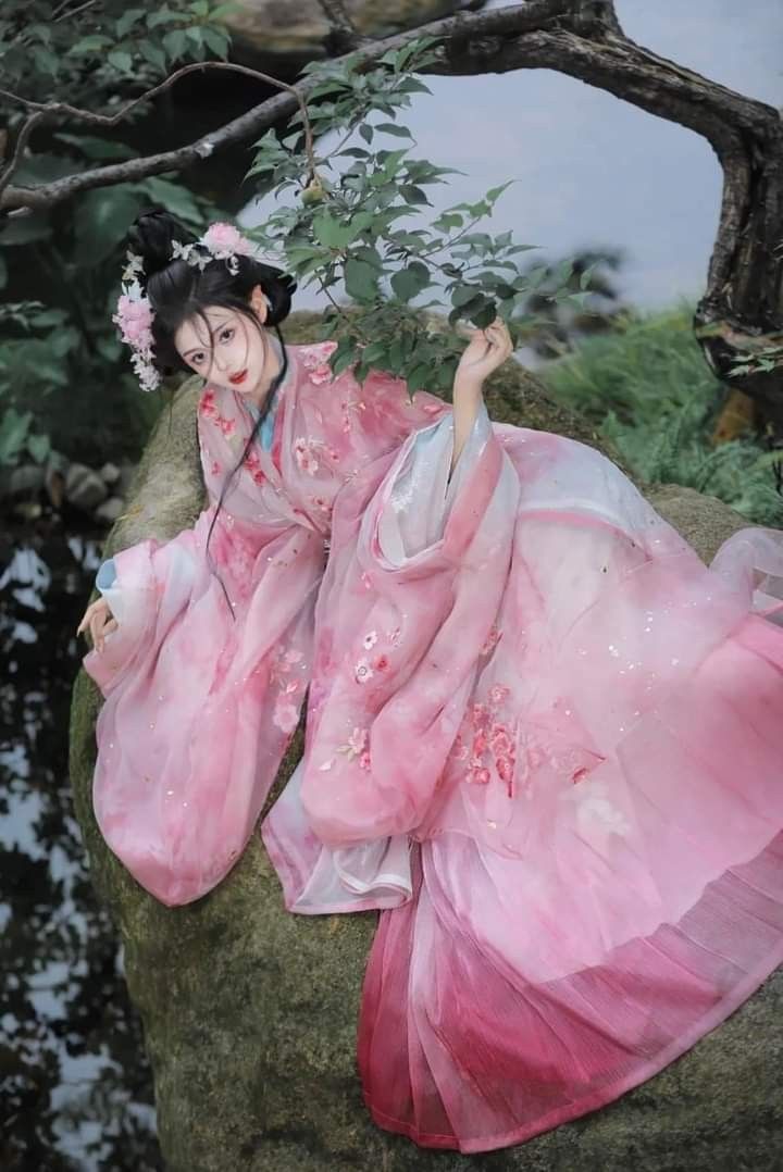 The Splendor of Song-Era Hanfu for Children:A Journey into Traditional Chinese Fashion The Splendor of Song-Era Hanfu for Children:A Journey into Traditional Chinese Fashion