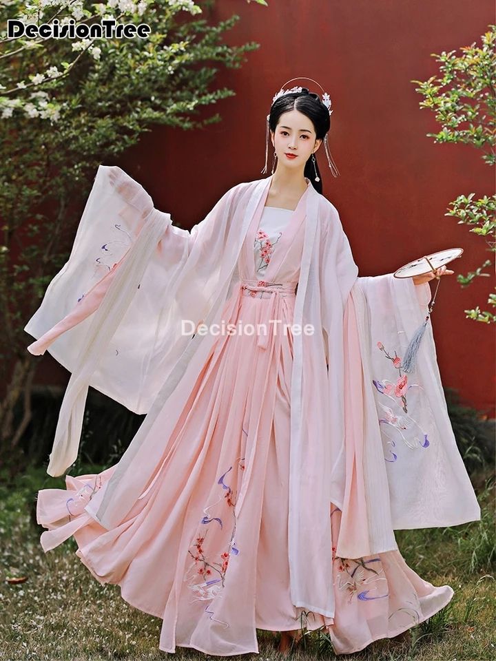 Embracing the Bold Beauty of Plus-Size Flower Cheongsam Embracing the Bold Beauty of Plus-Size Flower Cheongsam