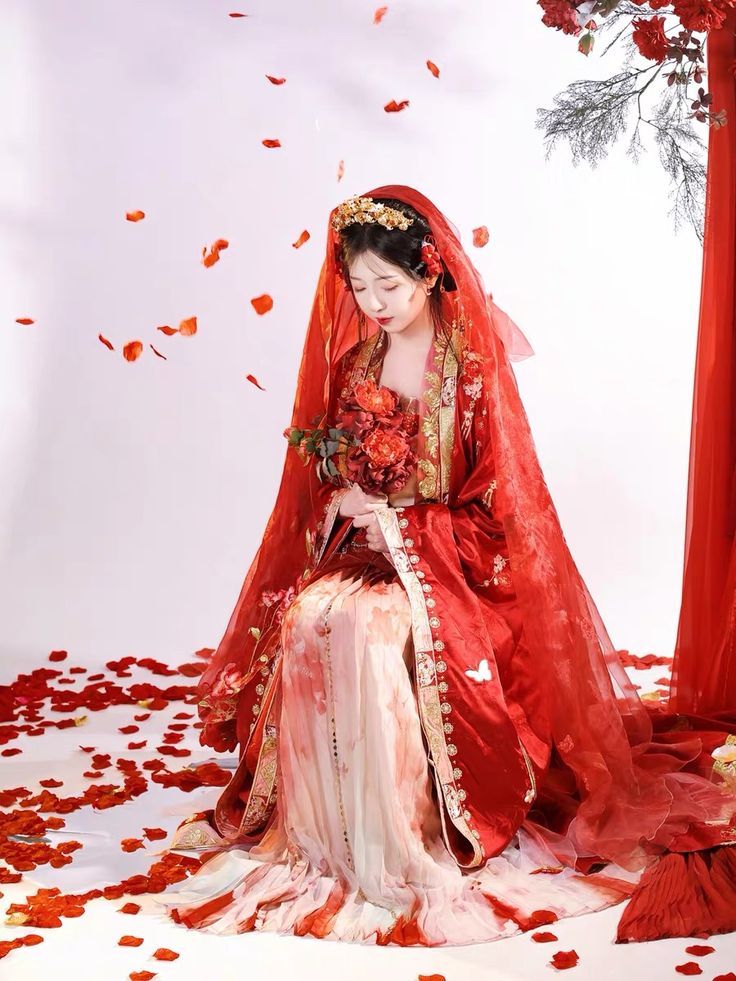 The Splendor of a Cheongsam:The Full Court of Splashes in the Age of Elegance The Splendor of a Cheongsam:The Full Court of Splashes in the Age of Elegance