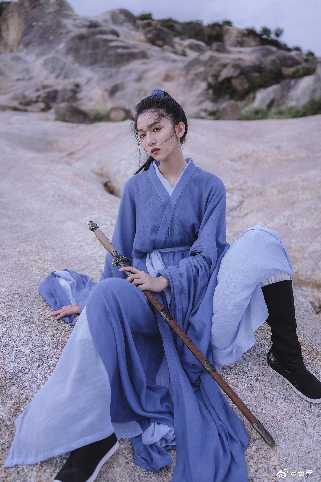 Simple and Elegant Cheongsam:A Classic Chinese Beauty Simple and Elegant Cheongsam:A Classic Chinese Beauty