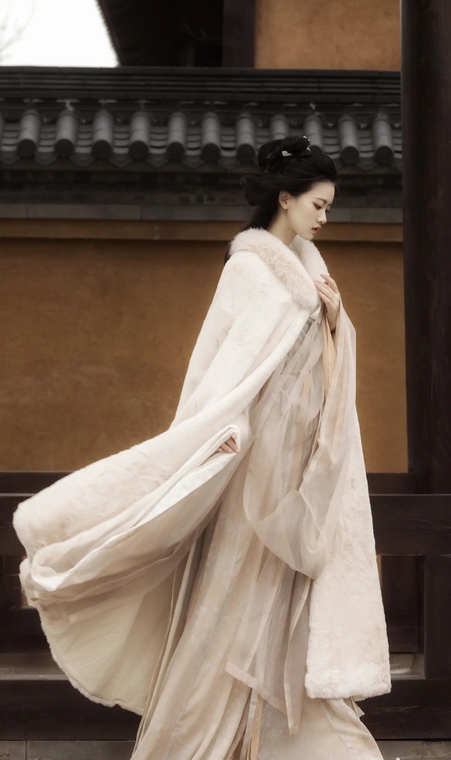 Winter Vogue:Cheongsam Women Embracing Neo-Chinese Style Winter Vogue:Cheongsam Women Embracing Neo-Chinese Style
