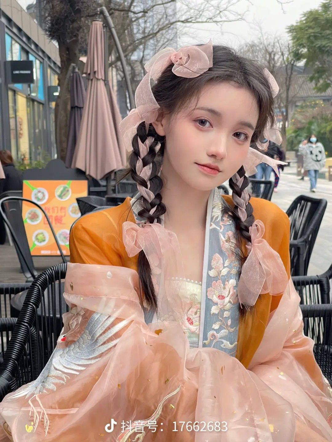 The Charm of Cheongsam-Style Blouses:A Closer Look into Traditional Chinese Fashion The Charm of Cheongsam-Style Blouses:A Closer Look into Traditional Chinese Fashion