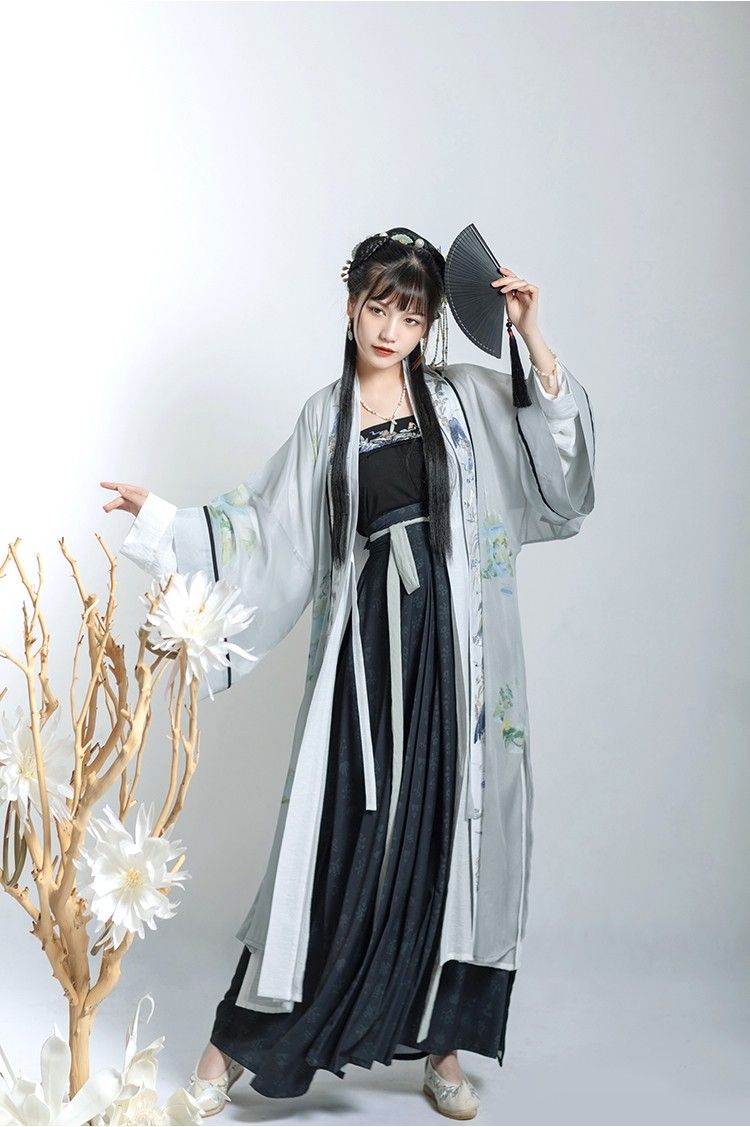 The Rise of Hanfu Shawls and Hooded Robes:A Journey into Traditional Chinese Elegance The Rise of Hanfu Shawls and Hooded Robes:A Journey into Traditional Chinese Elegance
