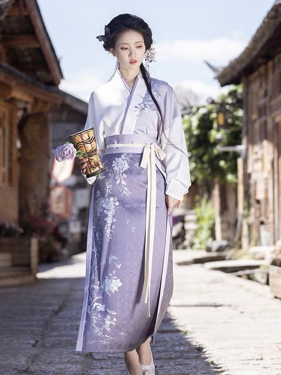 Starry Sky Hanfu Costume:A Complete Set at an Affordable Price Starry Sky Hanfu Costume:A Complete Set at an Affordable Price
