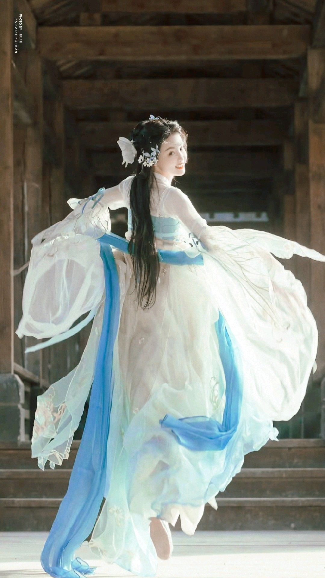 The Elegance of Hanfu Hooded Robes:A Journey into the World of Silk and Chiffon The Elegance of Hanfu Hooded Robes:A Journey into the World of Silk and Chiffon