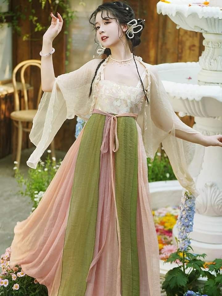 Children in Ancient Hanfu:Embracing Spring in Traditional Splendor Children in Ancient Hanfu:Embracing Spring in Traditional Splendor