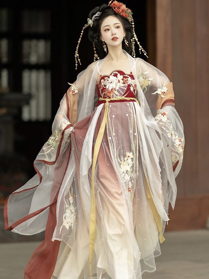 Reinventing the Cheongsam:2024 High-End Summer Fashion Forward Reinventing the Cheongsam:2024 High-End Summer Fashion Forward