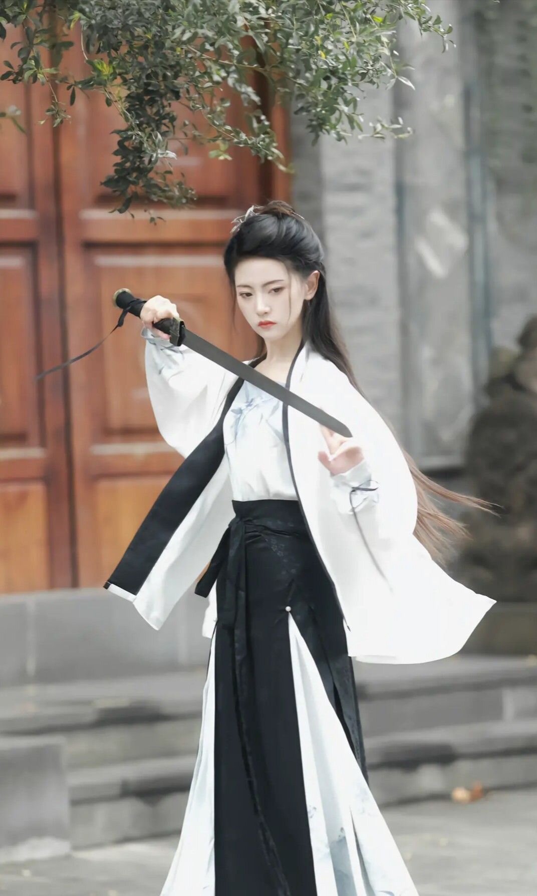 Ancient Hanfu Costume:A Girl Childs Role-Playing Journey into Traditional Chinese Elegance Ancient Hanfu Costume:A Girl Childs Role-Playing Journey into Traditional Chinese Elegance