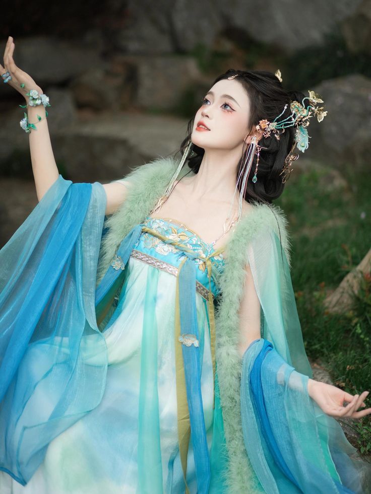 The Splendor of Han-Tang Fashion:A Journey into the World of Hanfu The Splendor of Han-Tang Fashion:A Journey into the World of Hanfu