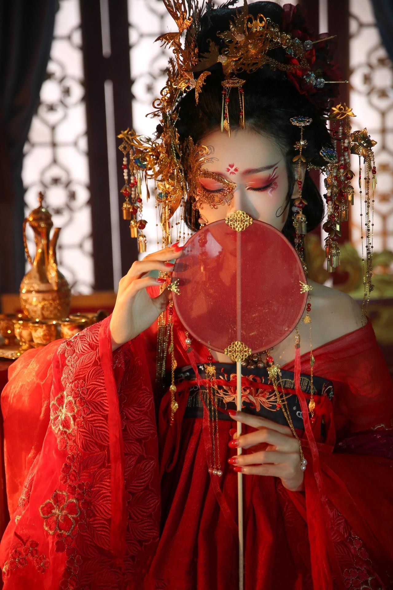 Authentic Yao and Hanfu Fashion:Exploring the Essence of Traditional Chinese Ethnic Wear Authentic Yao and Hanfu Fashion:Exploring the Essence of Traditional Chinese Ethnic Wear