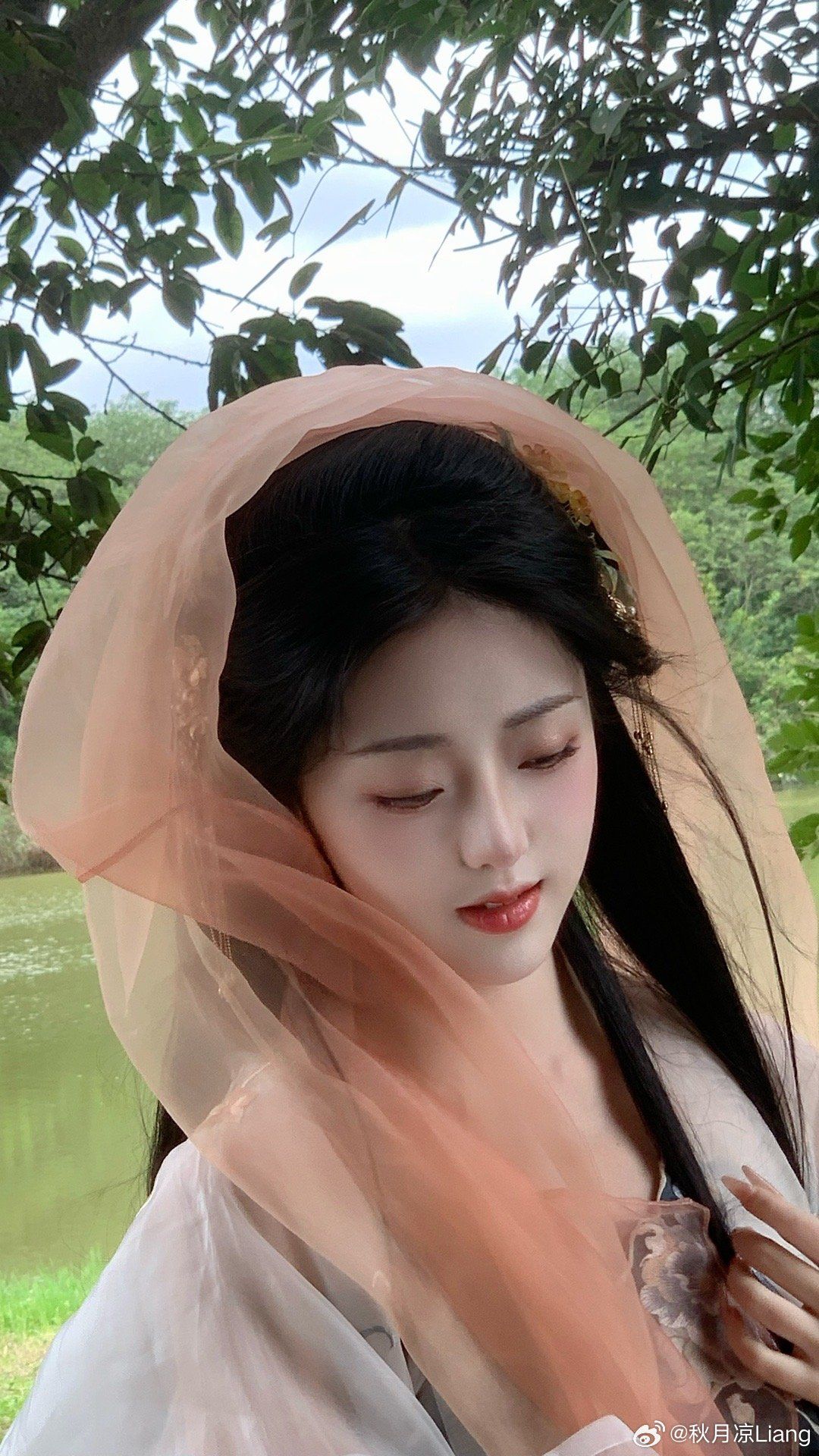 Embroidered Hanfu Shoes for Girls:A Glimpse into the Splendid Craftsmanship Embroidered Hanfu Shoes for Girls:A Glimpse into the Splendid Craftsmanship