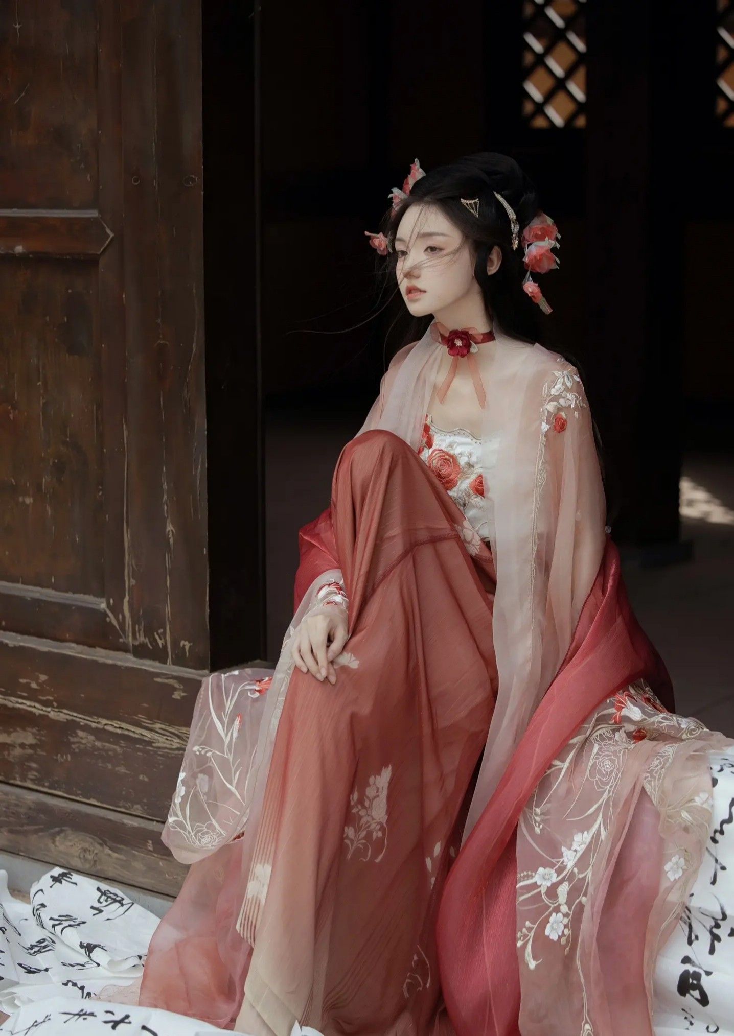 Embracing the Modernity of Mini-Size Cheongsam:A Fashion Evolution for the Modern Dame Embracing the Modernity of Mini-Size Cheongsam:A Fashion Evolution for the Modern Dame