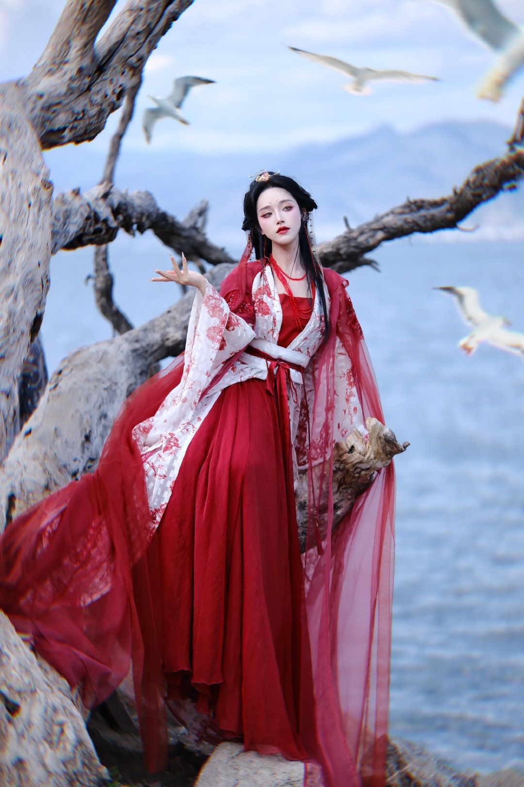 The Enchantment of Traditional Hanfu Hair Ornaments for Girls:The Story of Hair Combs The Enchantment of Traditional Hanfu Hair Ornaments for Girls:The Story of Hair Combs