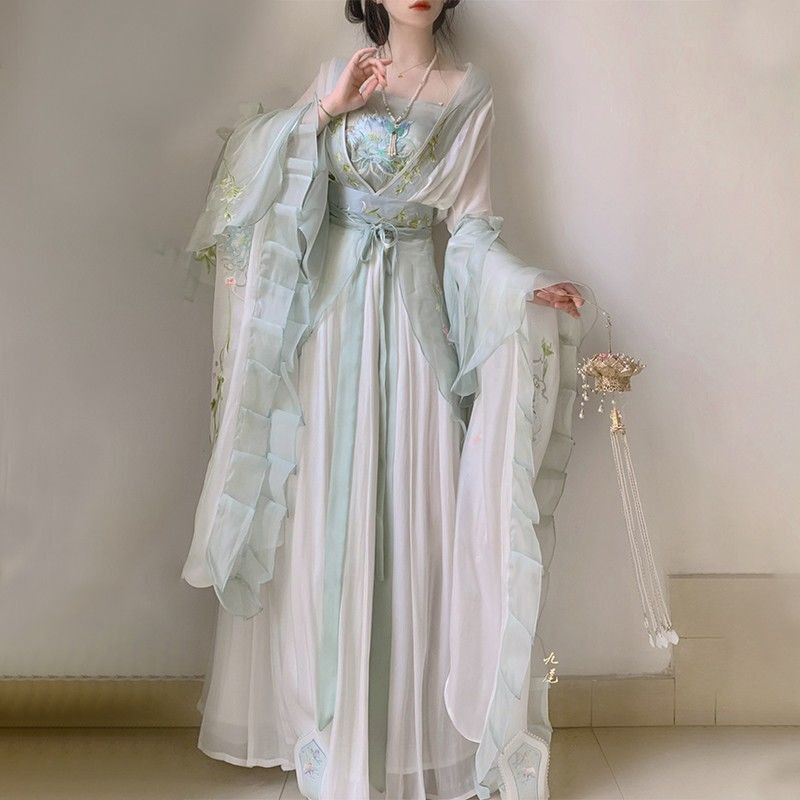 Ethereal Beauty of Cheongsam Hairpins and Headdresses Ethereal Beauty of Cheongsam Hairpins and Headdresses