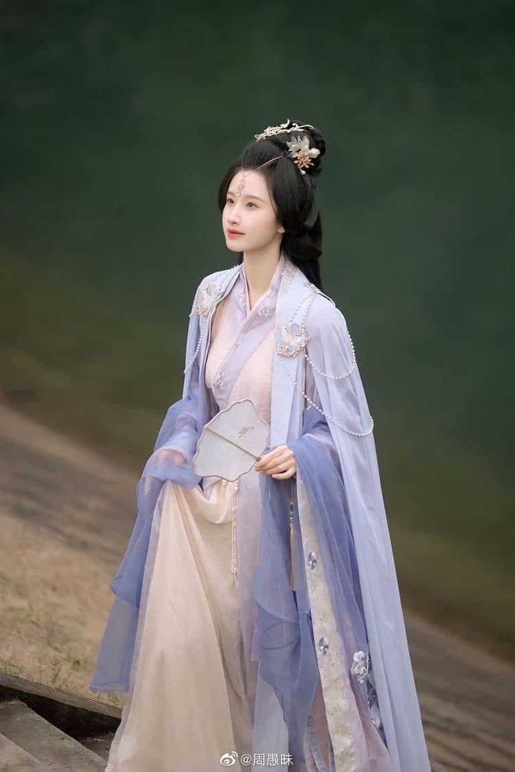 The Splendor of Blue Hanfu Yunjian:A Journey into Traditional Chinese Elegance The Splendor of Blue Hanfu Yunjian:A Journey into Traditional Chinese Elegance