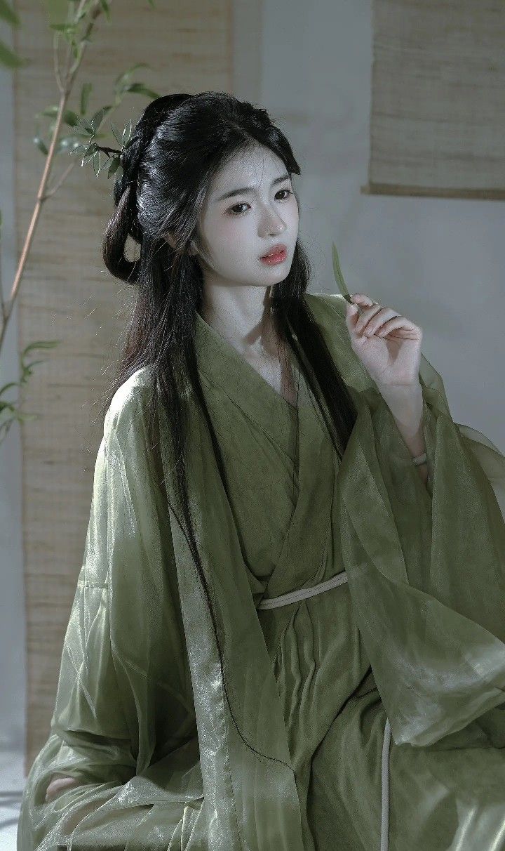 The Intricate Charm of Cheongsams Inner Flared Skirt The Intricate Charm of Cheongsams Inner Flared Skirt