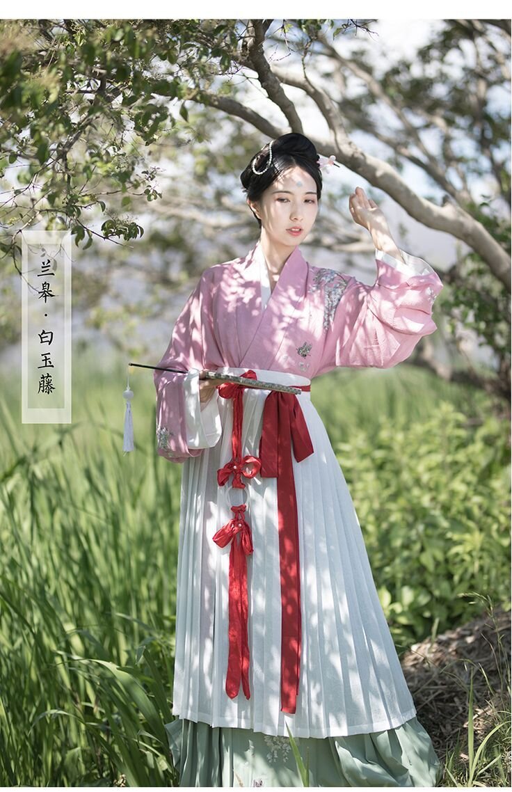 Winter Blue Hanfu Costumes for Girls:A Traditional Elegance Winter Blue Hanfu Costumes for Girls:A Traditional Elegance