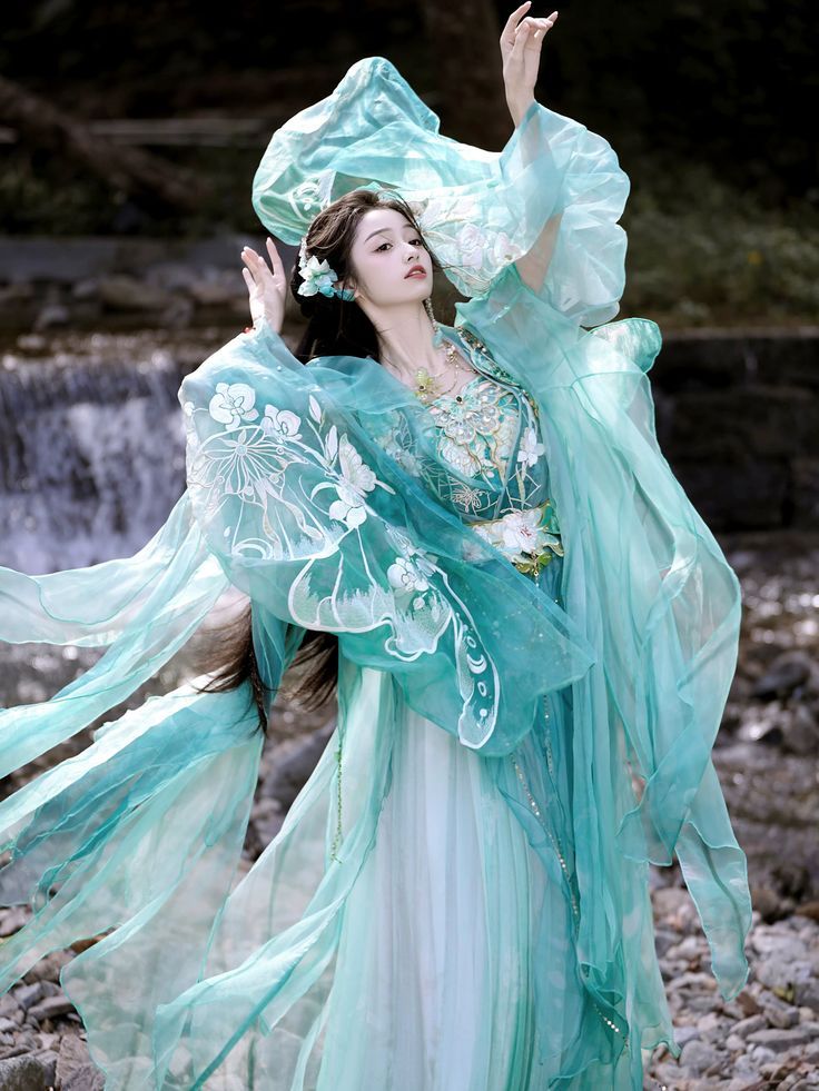 Chinese-Style Jacket and Cheongsam:A Fashion Fusion Chinese-Style Jacket and Cheongsam:A Fashion Fusion