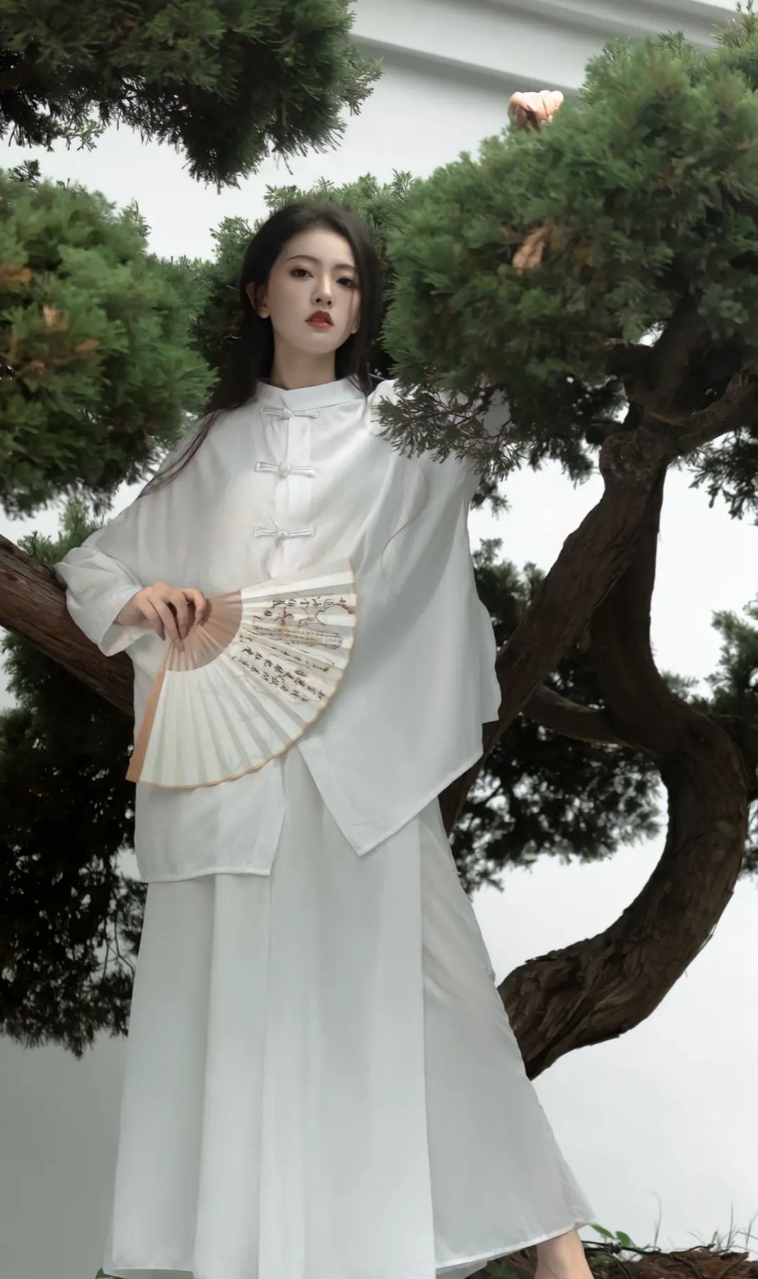 The Enchantment of Cheongsam and Long Earrings:A Cultural Fusion of Elegance and Fashion The Enchantment of Cheongsam and Long Earrings:A Cultural Fusion of Elegance and Fashion
