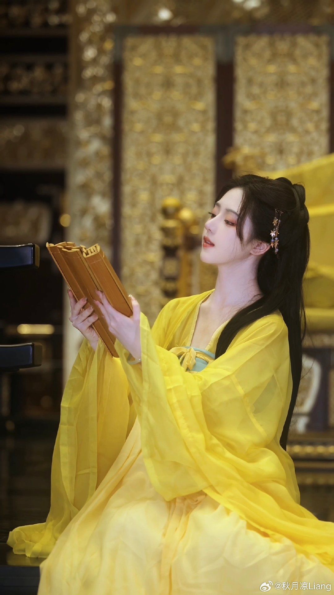 Enchanting Summer Dress of the Little Girl:Qipao in a Flurry of Fairy-like Splendor Enchanting Summer Dress of the Little Girl:Qipao in a Flurry of Fairy-like Splendor