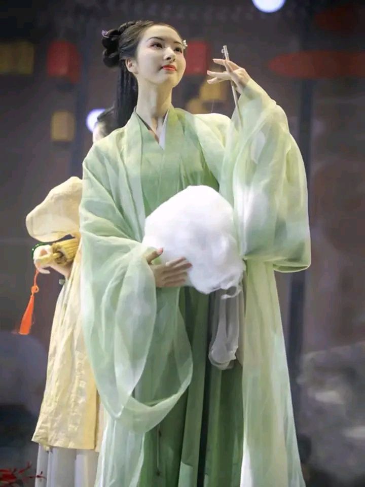 Ancient-Style Hanfu Girls Autumn-Winter Dress:The Charm of Traditional Elegance Ancient-Style Hanfu Girls Autumn-Winter Dress:The Charm of Traditional Elegance