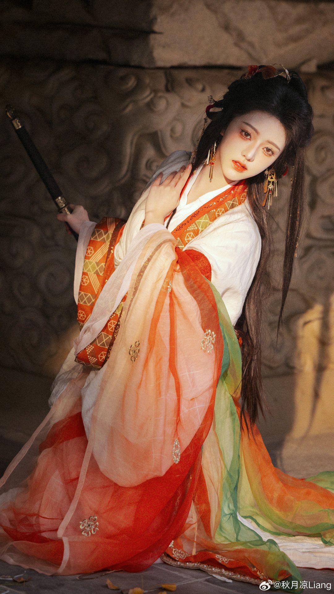 Little Girl in Traditional Chinese Fashion:The Rise of White Sneaker-Styled Hanfu Little Girl in Traditional Chinese Fashion:The Rise of White Sneaker-Styled Hanfu