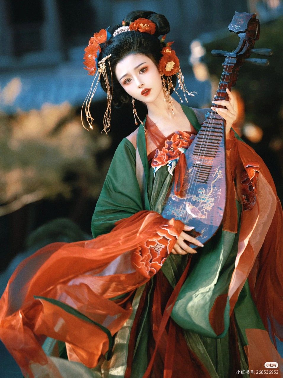 Moonlight in My Heart:The Allure of Hanfu Fashion in the Same Style Moonlight in My Heart:The Allure of Hanfu Fashion in the Same Style