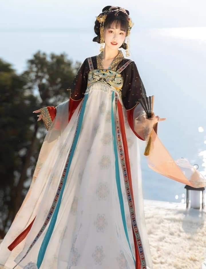 Reinventing the Cheongsam for the Vietnamese Petite:The Evolution of the Aodi Cheongsam Reinventing the Cheongsam for the Vietnamese Petite:The Evolution of the Aodi Cheongsam