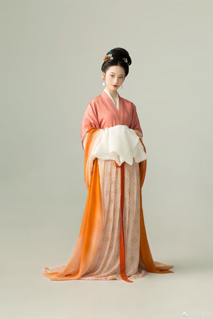 Modernizing the Cheongsam:Designing a Youthful,Loose-Fit Version for Teen Girls Modernizing the Cheongsam:Designing a Youthful,Loose-Fit Version for Teen Girls