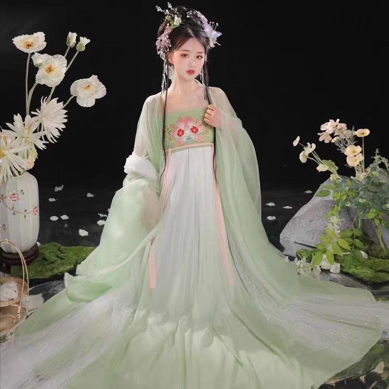 Chinese-Style Sleepwear:The Revival of Hanfu Fashion Chinese-Style Sleepwear:The Revival of Hanfu Fashion