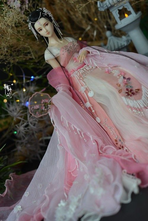 Enhancing Kids Traditional Hanfu Shoes with Height-Boosting Features Enhancing Kids Traditional Hanfu Shoes with Height-Boosting Features
