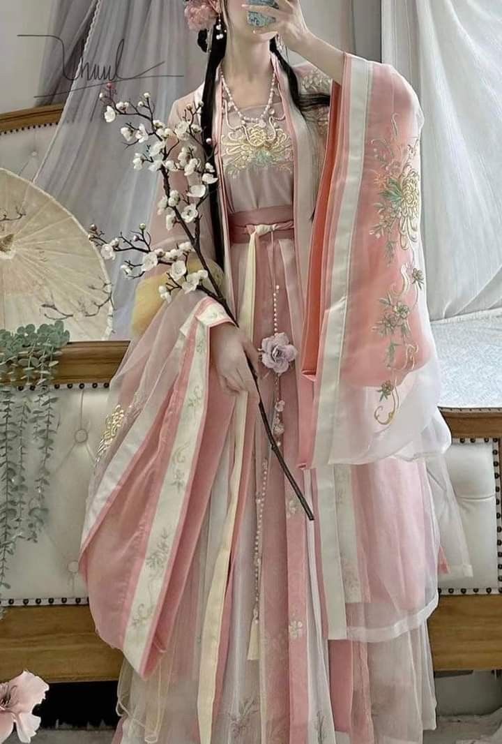 The Elegance of Silk Hanfu Women:Unveiling the Traditional Beauty of Chinese Cultural Dress The Elegance of Silk Hanfu Women:Unveiling the Traditional Beauty of Chinese Cultural Dress