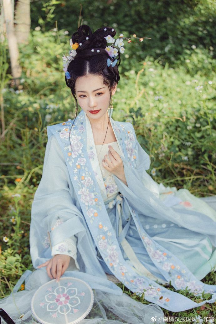 The Evolution of Sleeve-Adjusted Cheongsam:Embracing Traditional Elegance with Modern Innovations The Evolution of Sleeve-Adjusted Cheongsam:Embracing Traditional Elegance with Modern Innovations